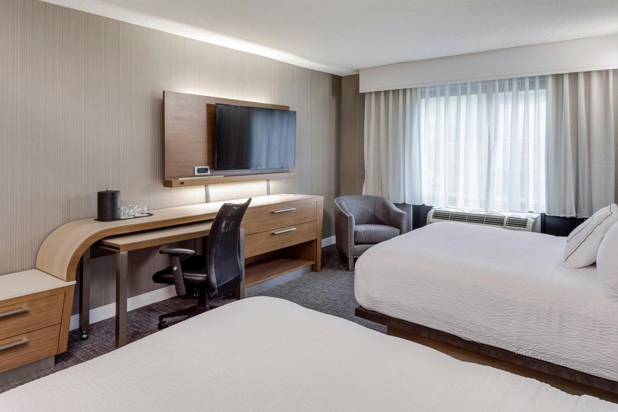 Courtyard By Marriott Portsmouth Hotel Exterior foto