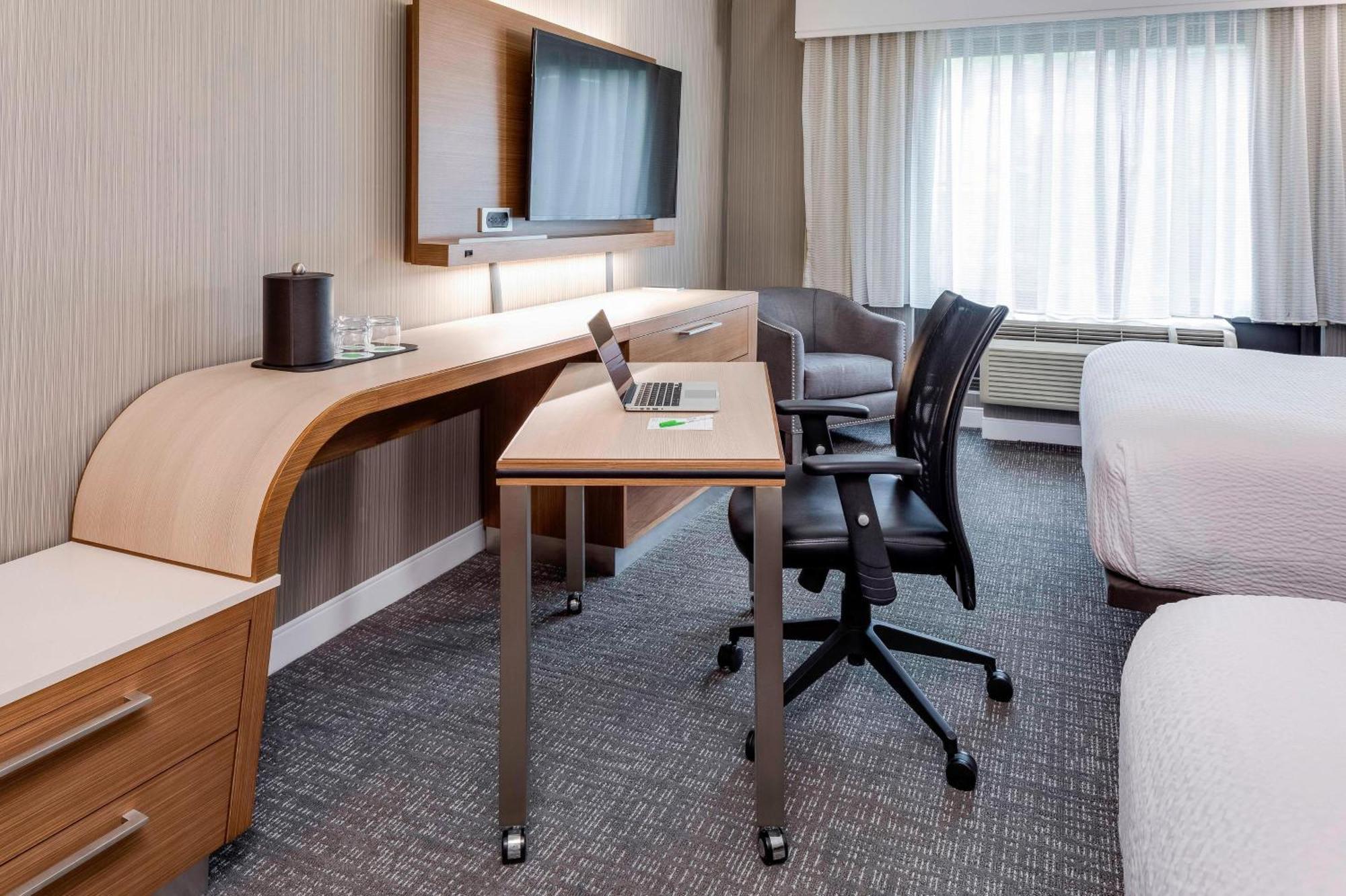 Courtyard By Marriott Portsmouth Hotel Exterior foto