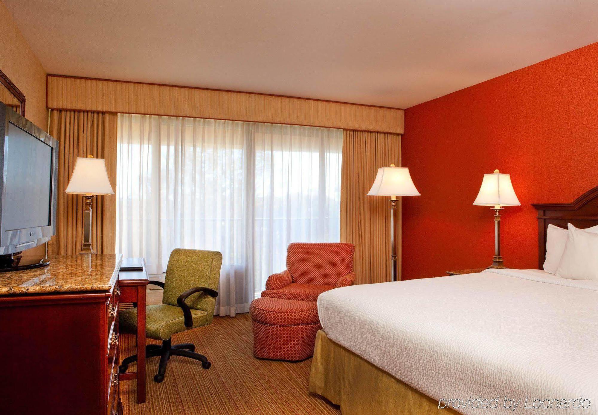 Courtyard By Marriott Portsmouth Hotel Exterior foto