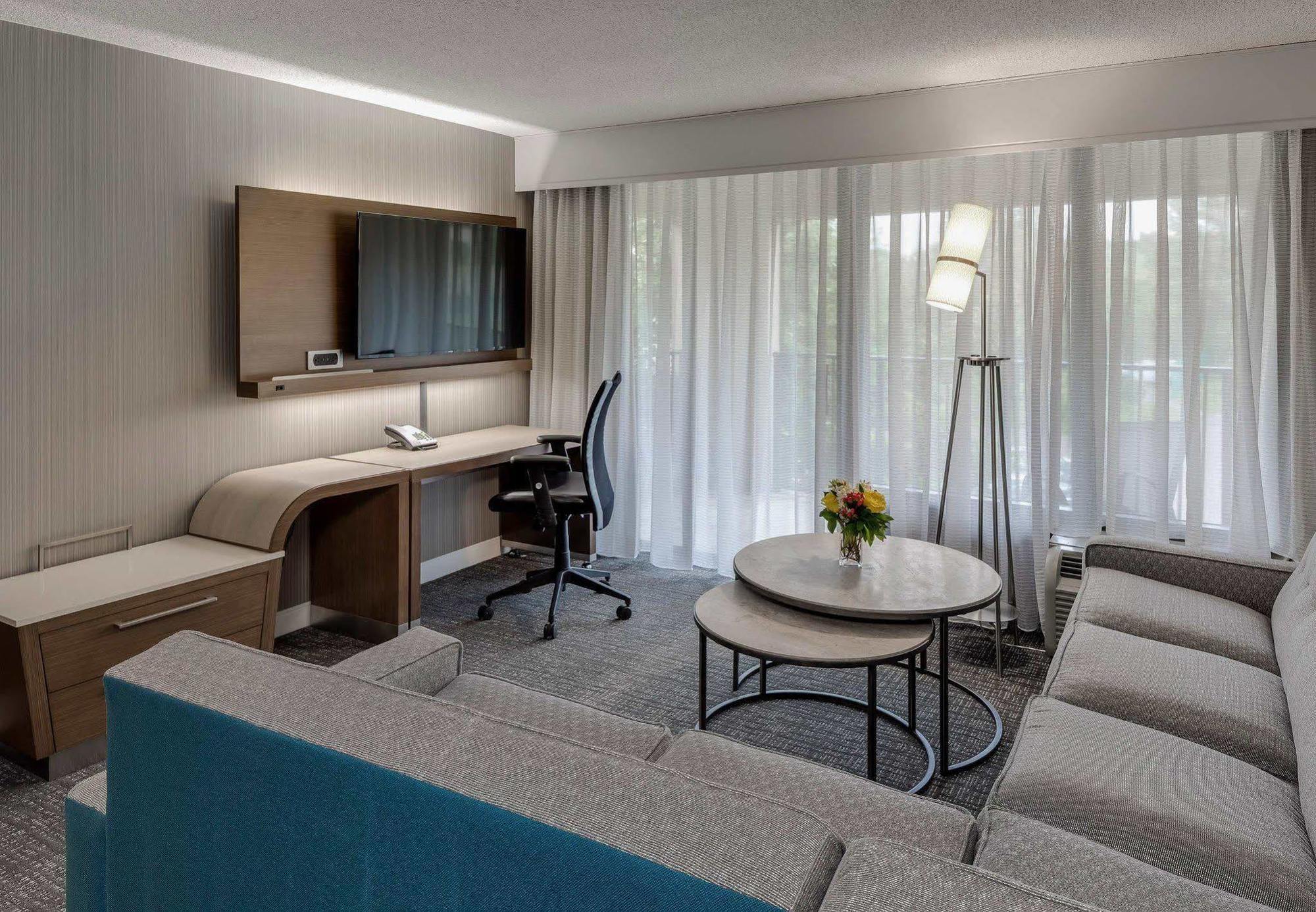 Courtyard By Marriott Portsmouth Hotel Exterior foto